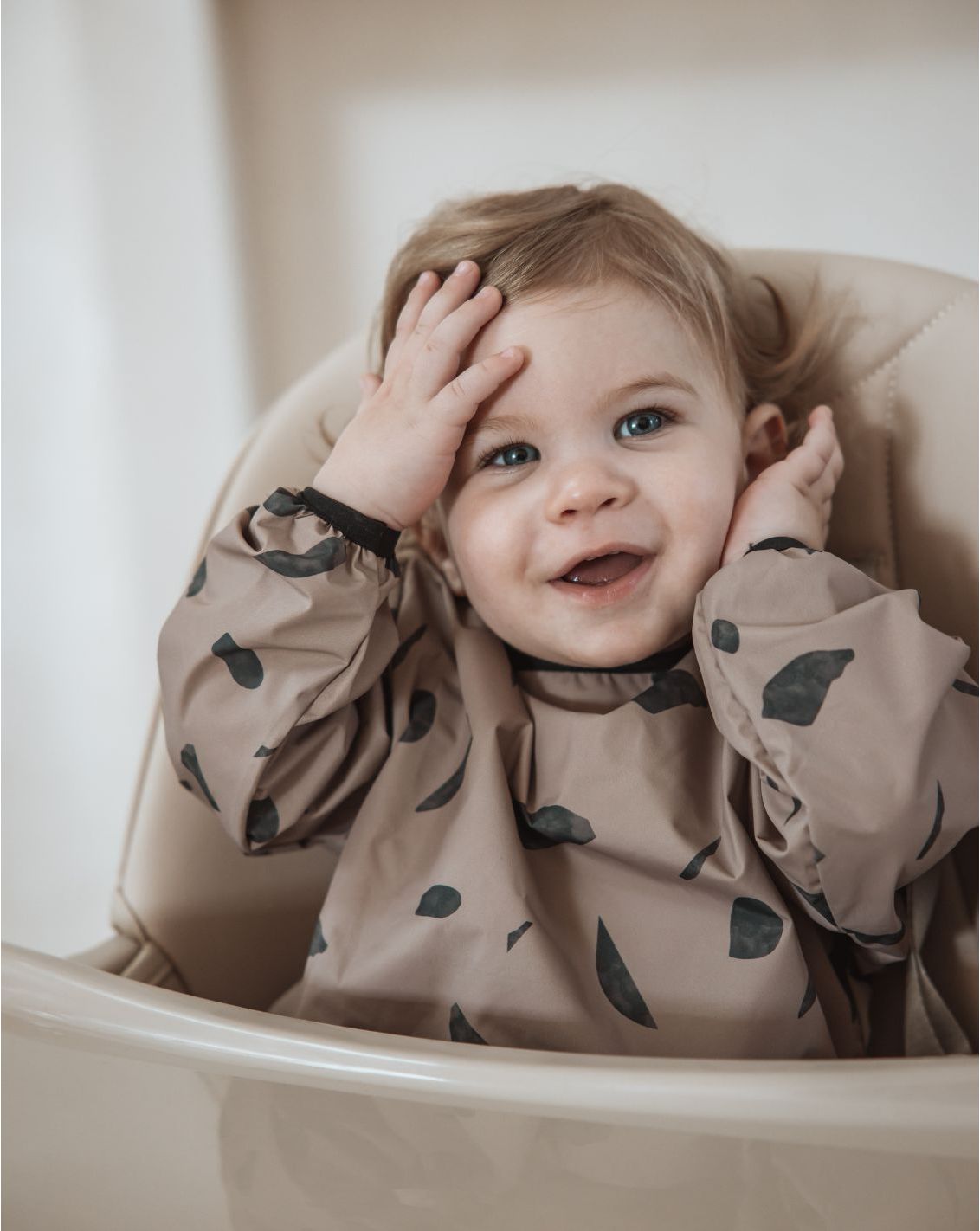 Minene - Αδιάβροχη Σαλιάρα Με Μανίκια