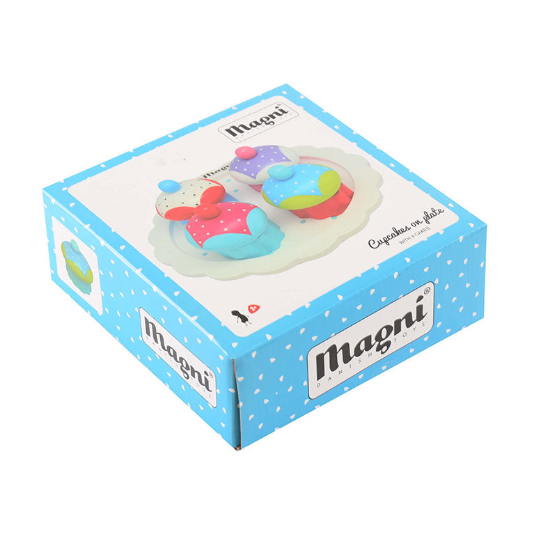 Μικρά cupcakes σε δίσκο