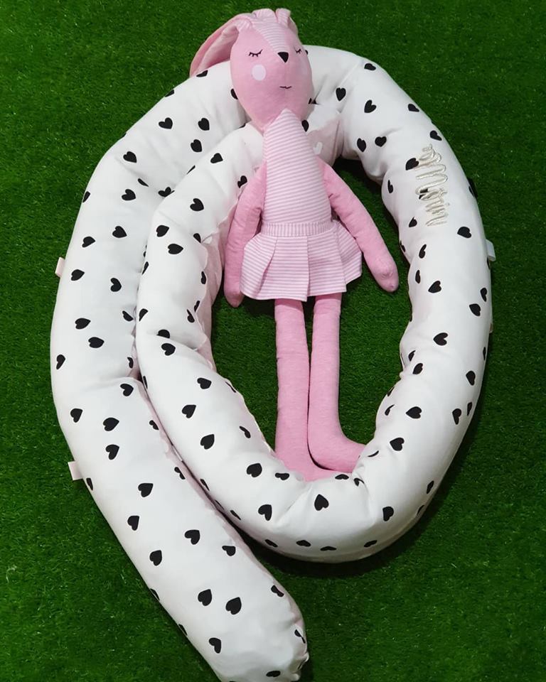 Minene Πολυχρηστικό Μαξιλάρι - Snuggly Snake Cotton Pink Hearts