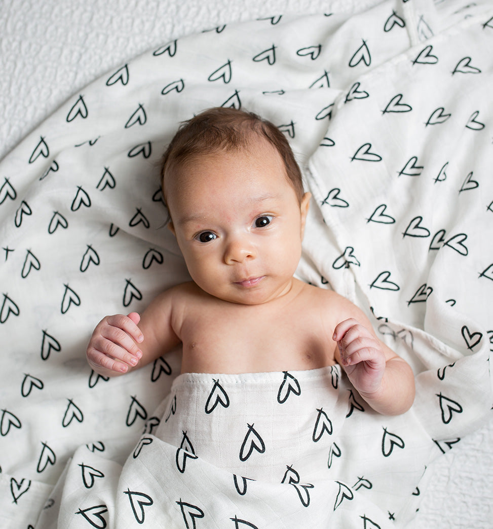 Lulujo Μουσελίνα Bamboo – Messy Heart Swaddling Blanket