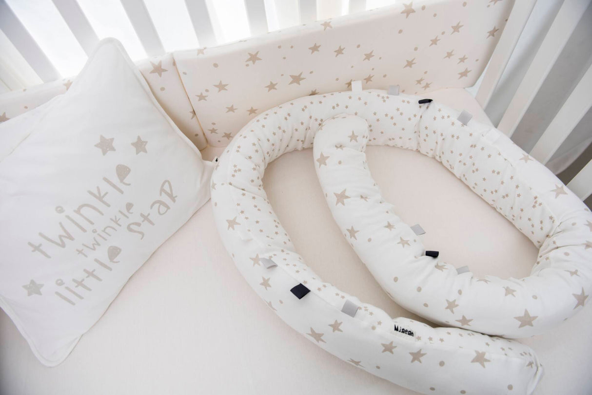 Minene Πολυχρηστικό Μαξιλάρι – Snuggly Snake Cotton Cream Stars